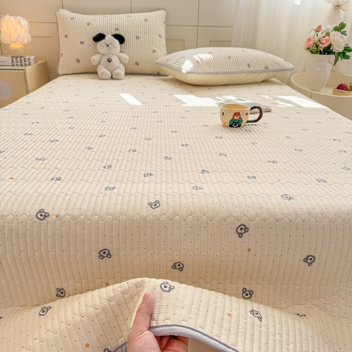 91家纺网 家纺一手货源 找家纺 康纳利 2026新款全棉床盖学生夹棉薄款床盖床垫三件套四季通用 熊仔