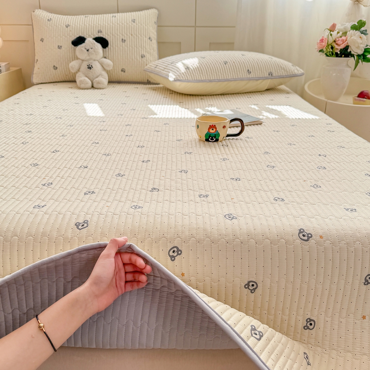 91家纺网 家纺一手货源 找家纺 康纳利 2026新款全棉床盖学生夹棉薄款床盖床垫三件套四季通用 熊仔