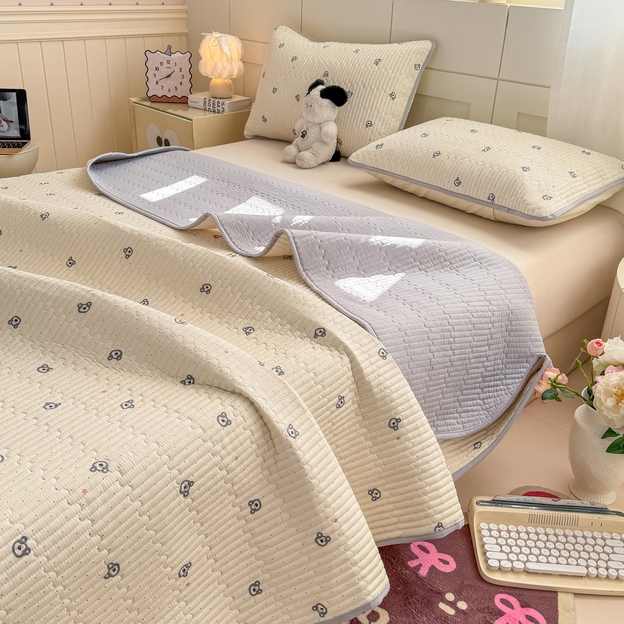 91家纺网 家纺一手货源 找家纺 康纳利 2026新款全棉床盖学生夹棉薄款床盖床垫三件套四季通用 熊仔