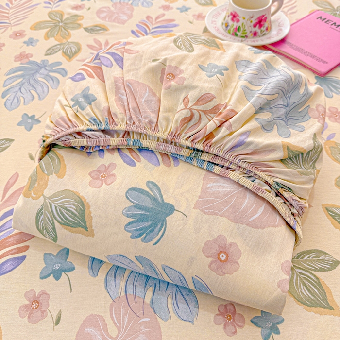 91家纺网 家纺一手货源 找家纺 卡普二店 2025新款全棉印花A版床笠 寄情绯叶