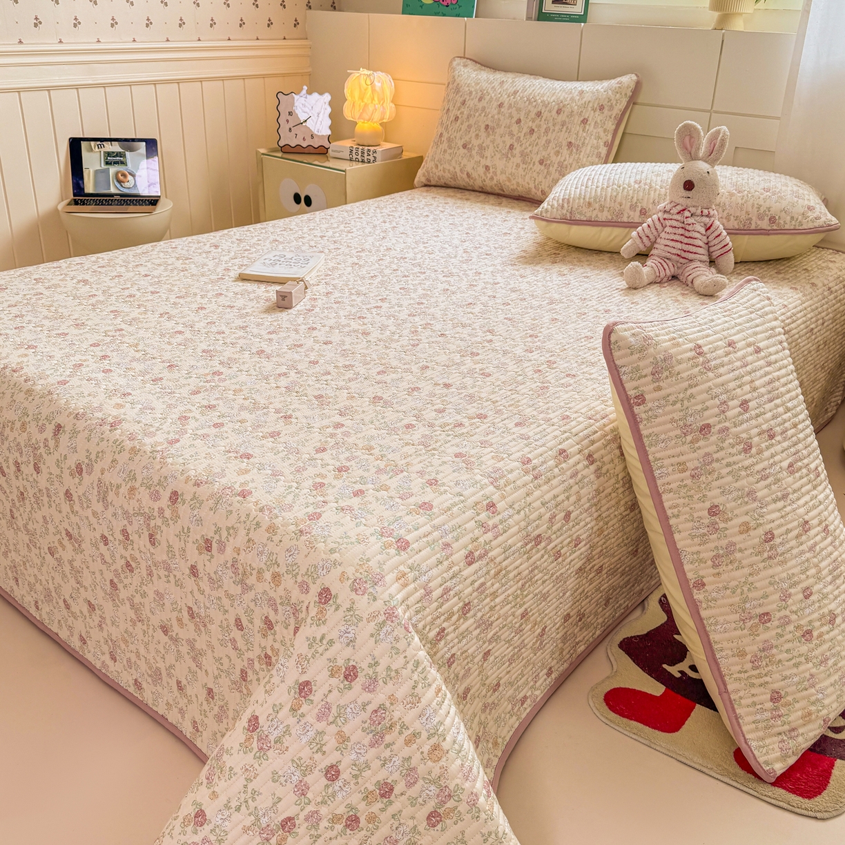 91家纺网 家纺一手货源 找家纺 康纳利 2026新款全棉床盖学生夹棉薄款床盖床垫三件套四季通用 月见