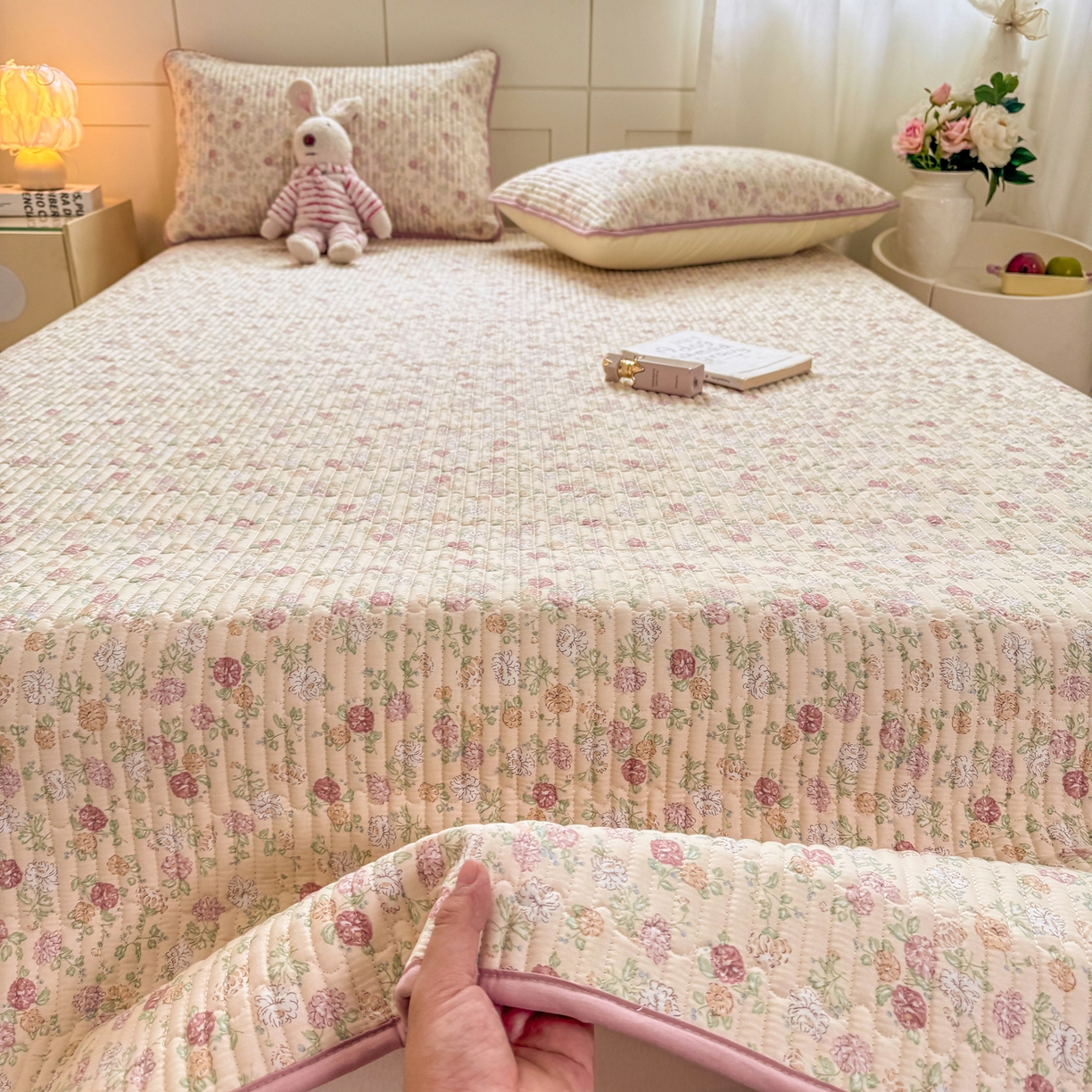 91家纺网 家纺一手货源 找家纺 康纳利 2026新款全棉床盖学生夹棉薄款床盖床垫三件套四季通用 月见