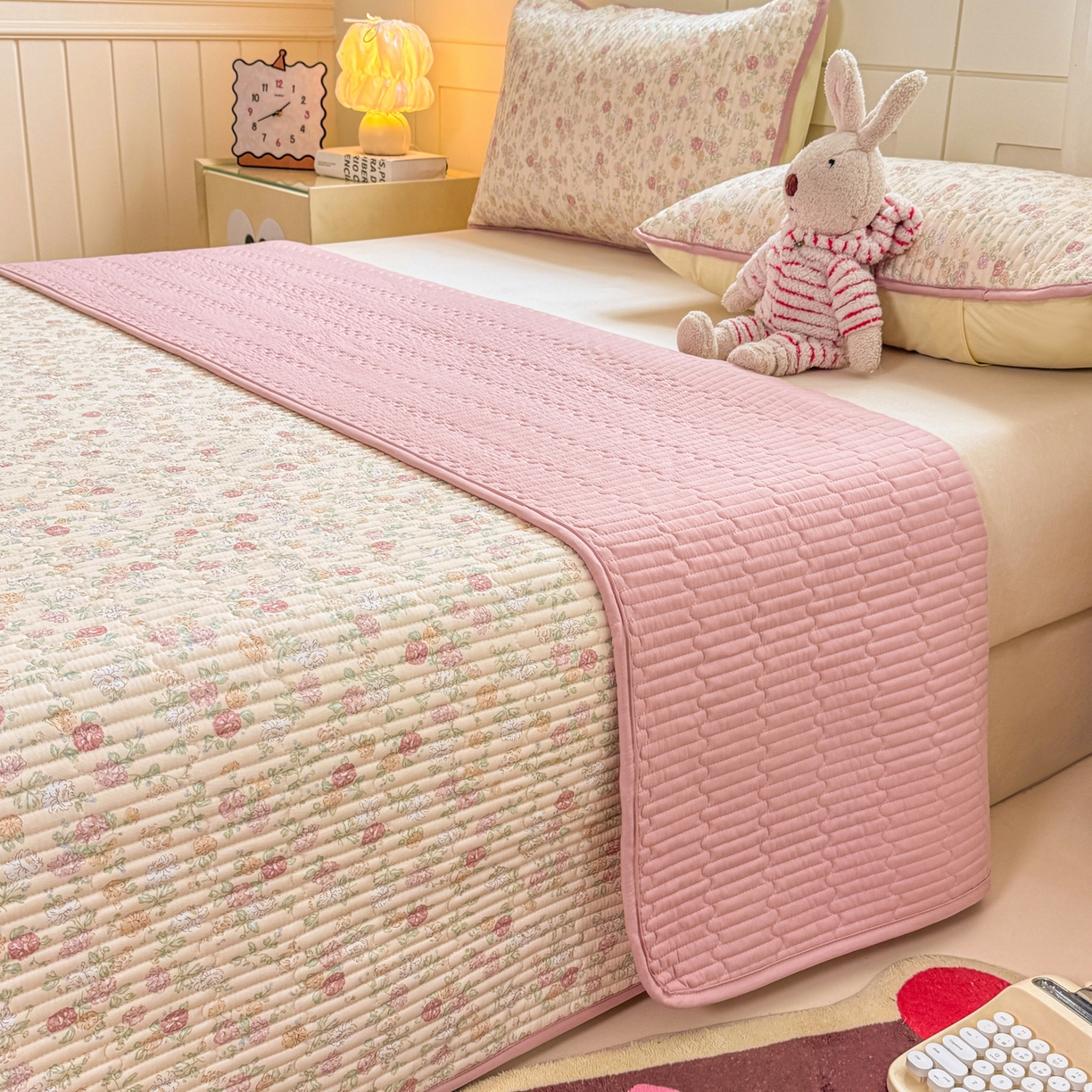 91家纺网 家纺一手货源 找家纺 康纳利 2026新款全棉床盖学生夹棉薄款床盖床垫三件套四季通用 月见