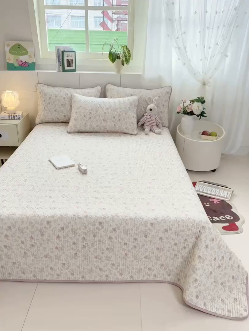 91家纺网 家纺一手货源 找家纺 康纳利 2026新款全棉床盖学生夹棉薄款床盖床垫三件套四季通用 月见