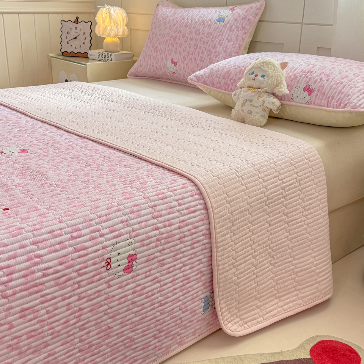 91家纺网 家纺一手货源 找家纺 康纳利 2026新款全棉床盖学生夹棉薄款床盖床垫三件套四季通用 KT粉