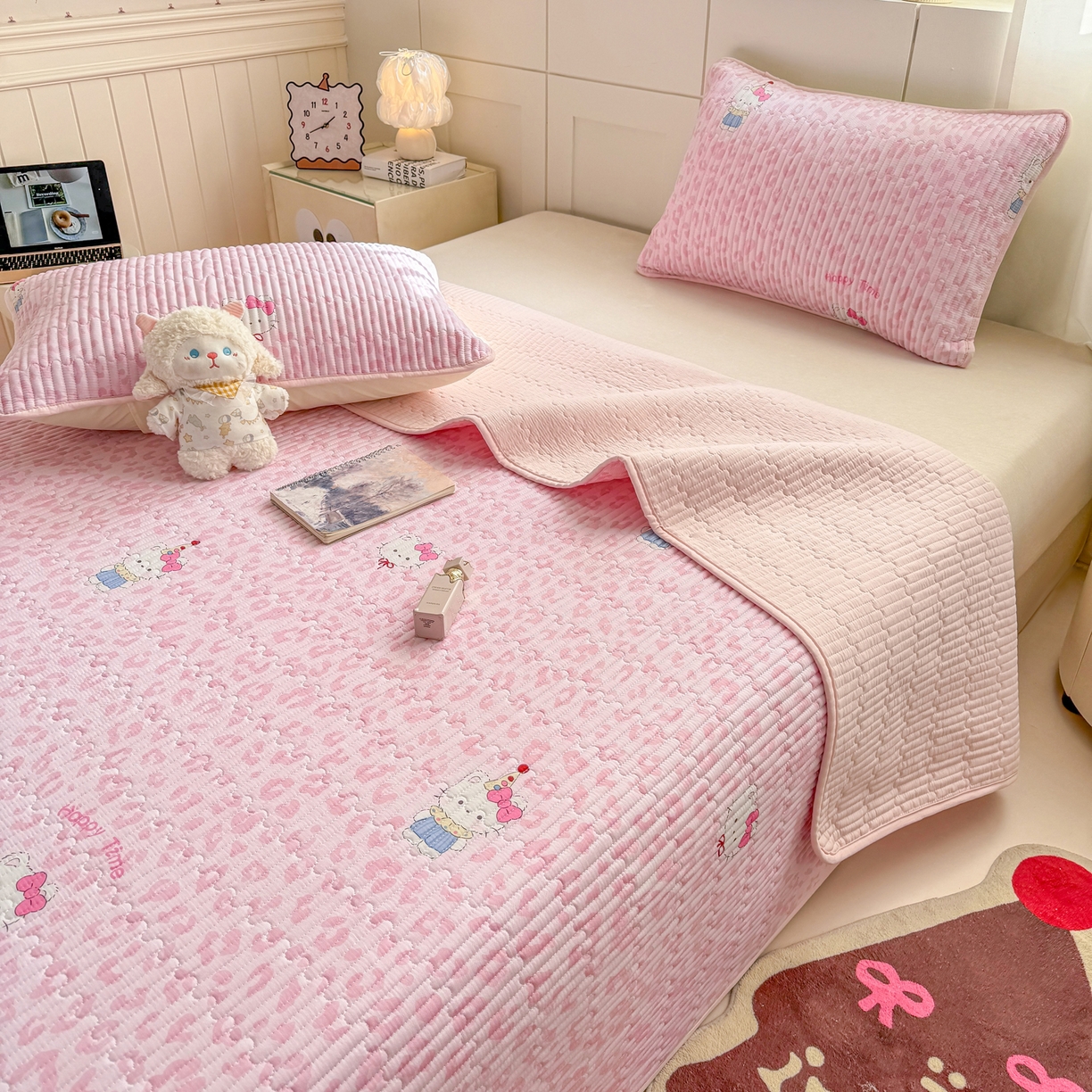 91家纺网 家纺一手货源 找家纺 康纳利 2026新款全棉床盖学生夹棉薄款床盖床垫三件套四季通用 KT粉