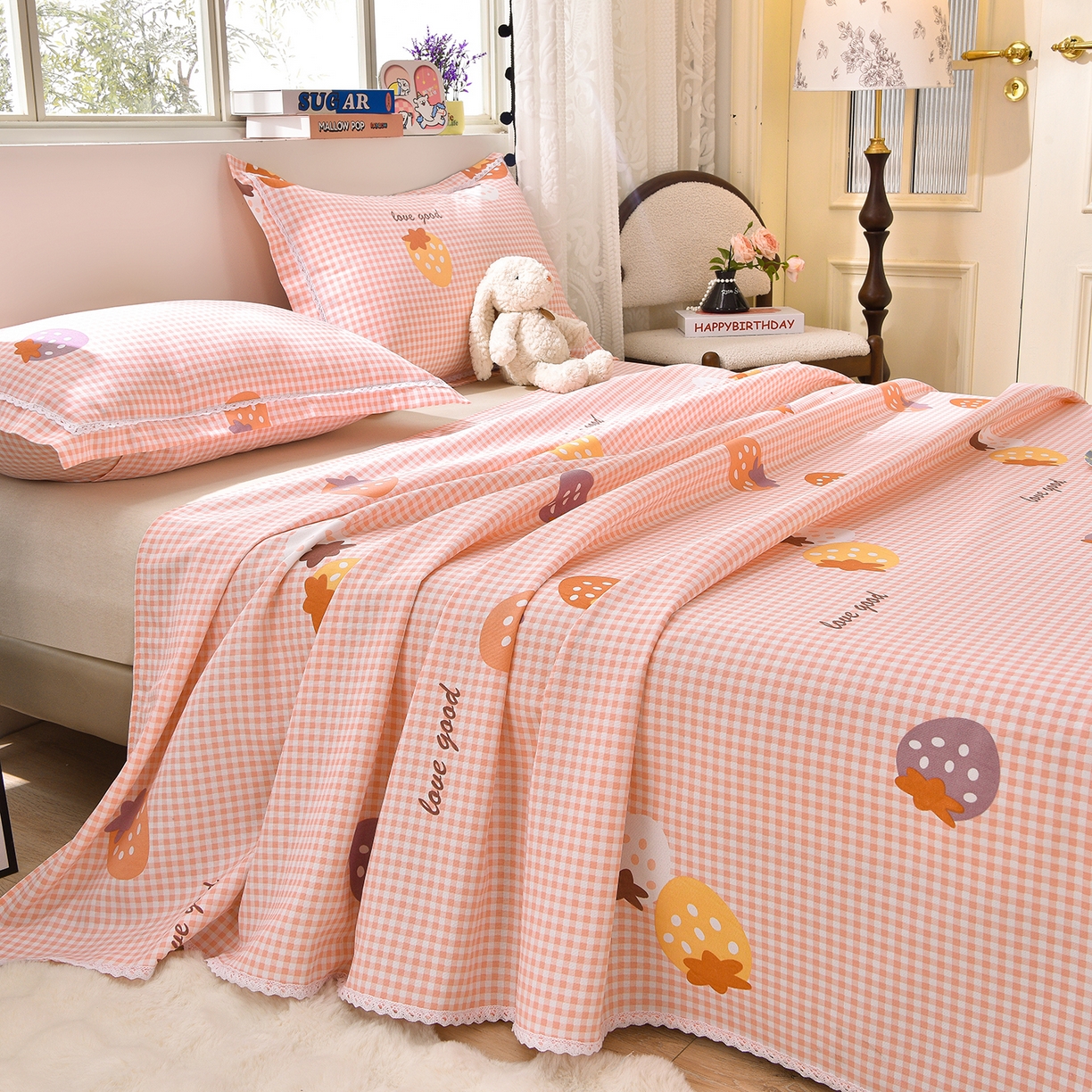 91家纺网 家纺一手货源 找家纺 德比尔斯  2026新款原棉老粗布凉席花边老粗布三件套 草莓甜心-花边款