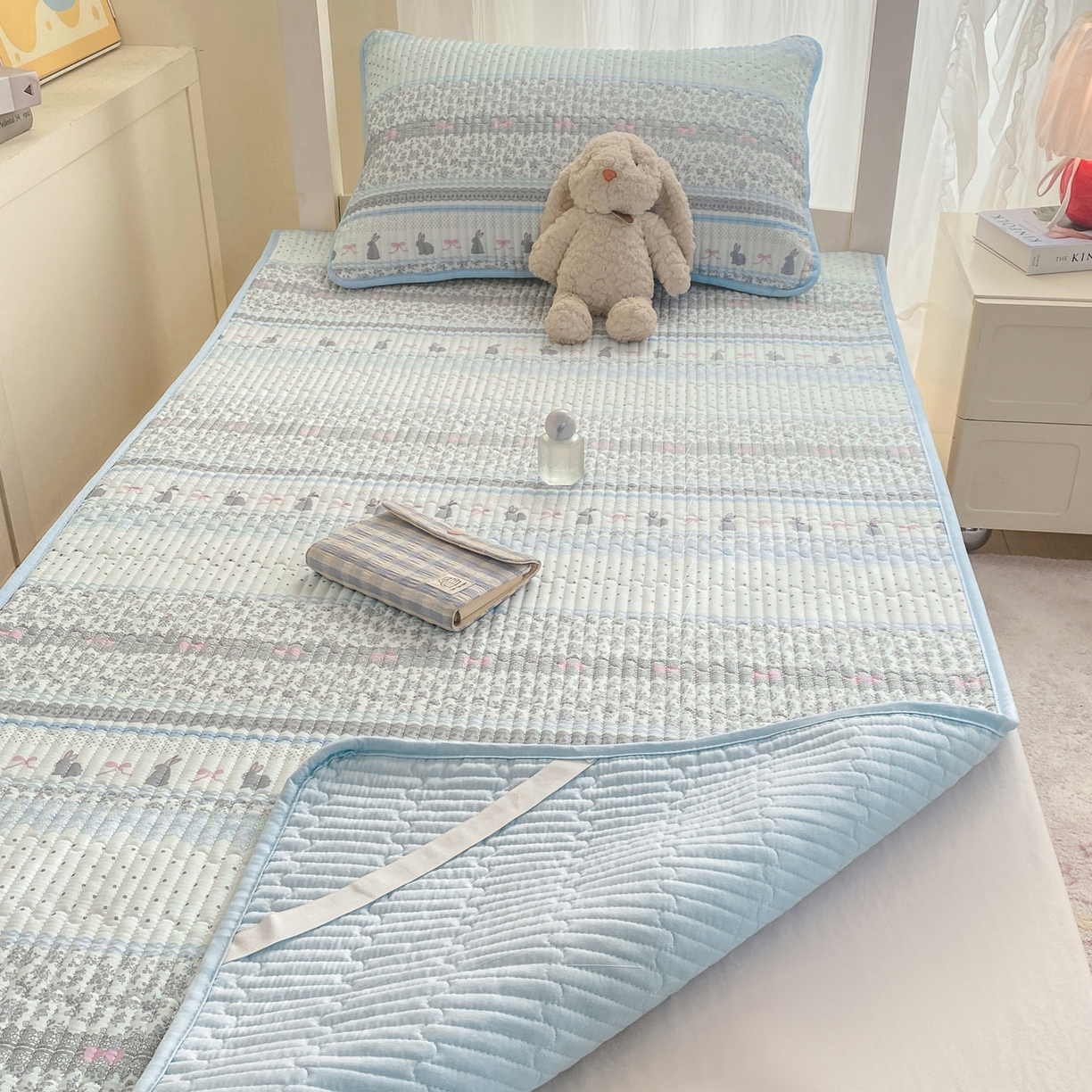 91家纺网 家纺一手货源 找家纺 （总）康纳利 2026新款全棉床盖学生夹棉薄款床盖宿舍上下铺床垫三件套四季通用