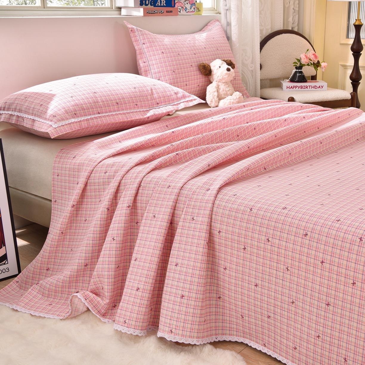 91家纺网 家纺一手货源 找家纺 德比尔斯  2026新款原棉老粗布凉席花边老粗布三件套 粉格子-花边款