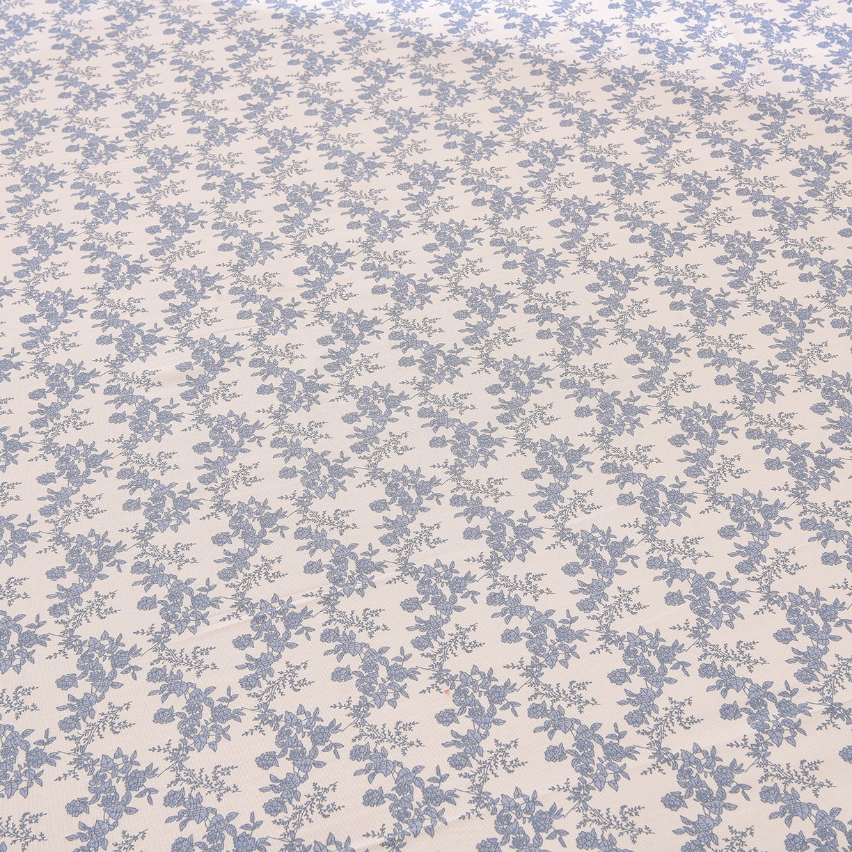 91家纺网 家纺一手货源 找家纺 德比尔斯  2026新款原棉老粗布凉席花边老粗布三件套 蓝莲花-花边款