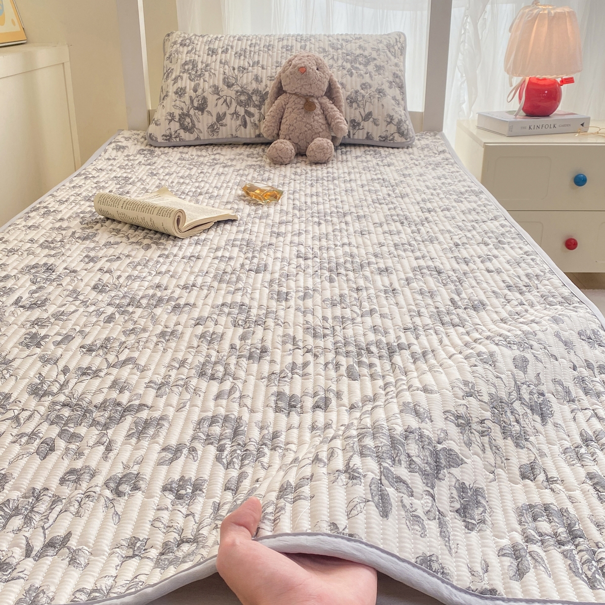 91家纺网 家纺一手货源 找家纺 （总）康纳利 2026新款全棉床盖学生夹棉薄款床盖宿舍上下铺床垫三件套四季通用