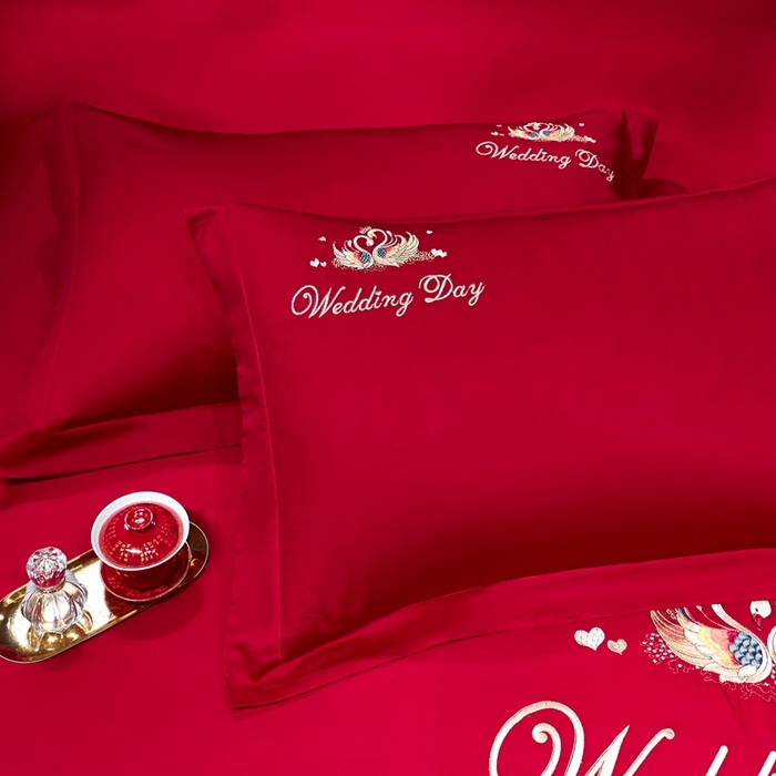 91家纺网 家纺一手货源 找家纺 慕她家纺 2026年磨毛亲肤棉婚庆四件套大红色刺绣结床上用品 恩恩爱爱