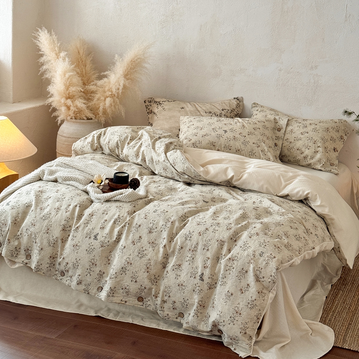 91家纺网 家纺一手货源 找家纺 淑女公社家纺 2026春夏新款竹节棉麻印花纽扣款套件四件套 诺曼底的蝶与花