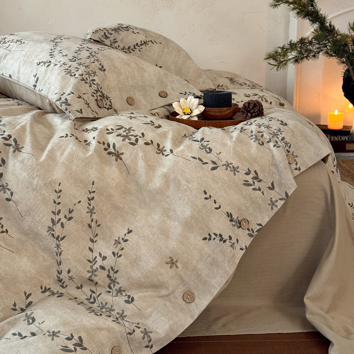 91家纺网 家纺一手货源 找家纺 淑女公社家纺 2026春夏新款竹节棉麻印花纽扣款套件四件套 普罗旺斯的野蔓