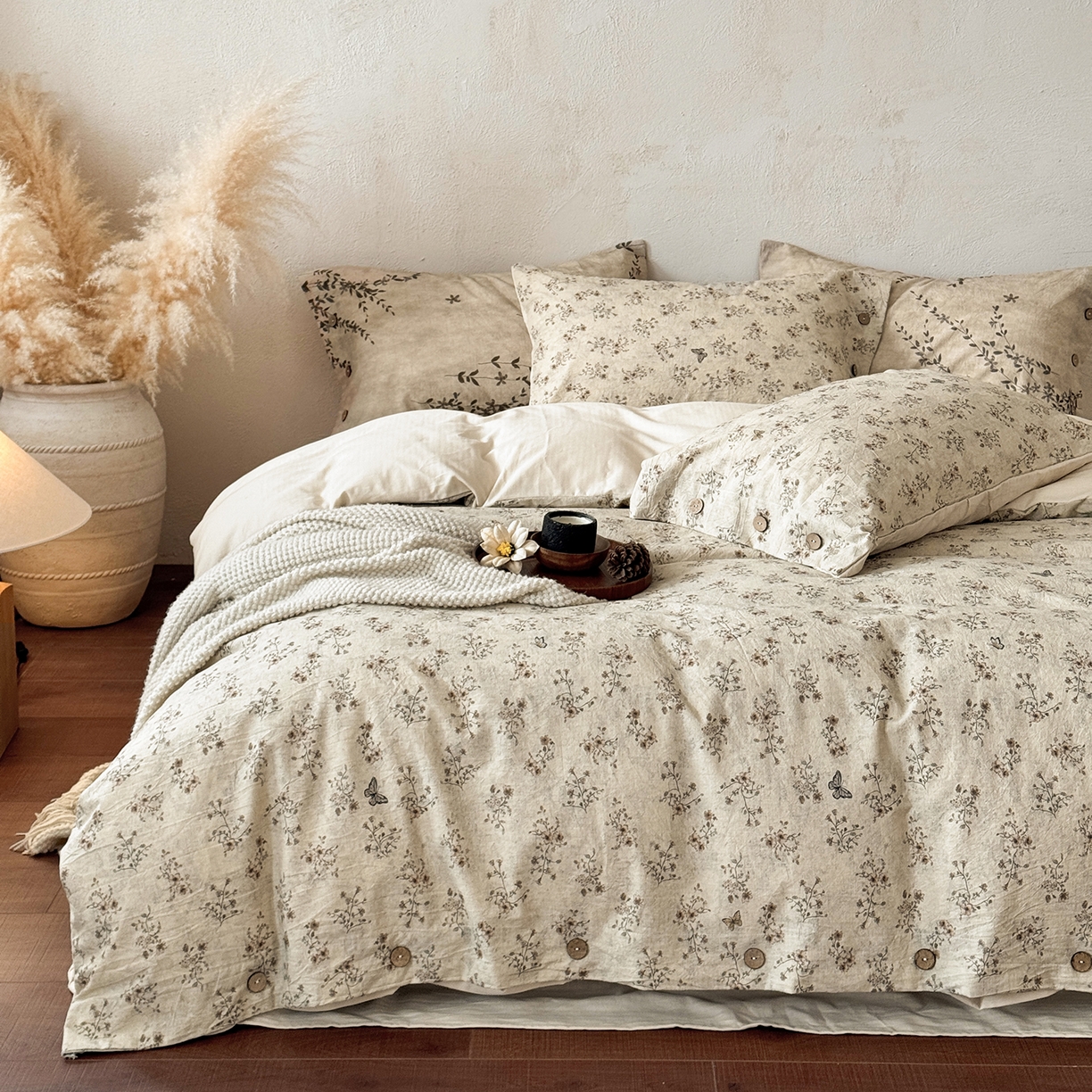 91家纺网 家纺一手货源 找家纺 淑女公社家纺 2026春夏新款竹节棉麻印花纽扣款套件四件套 诺曼底的蝶与花