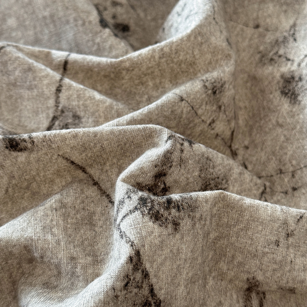 91家纺网 家纺一手货源 找家纺 淑女公社家纺 2026春夏新款竹节棉麻印花纽扣款套件四件套 凡尔赛的织梦