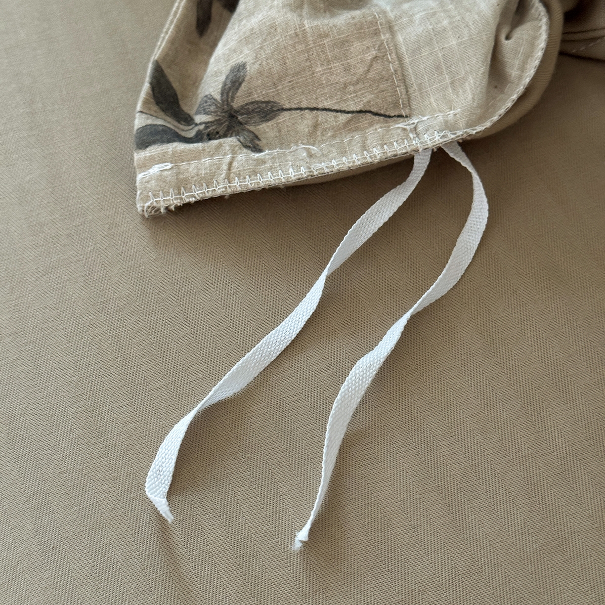 91家纺网 家纺一手货源 找家纺 淑女公社家纺 2026春夏新款竹节棉麻印花纽扣款套件四件套 普罗旺斯的野蔓