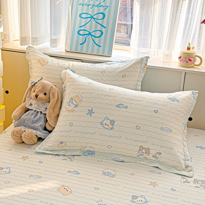 91家纺网 家纺一手货源 找家纺 卡普二店 2025新款全棉印花A版床单 猫咪宝贝