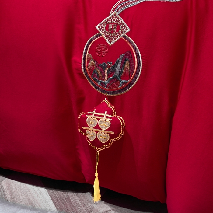 91家纺网 家纺一手货源 找家纺 慕她家纺 2026年磨毛亲肤棉婚庆四件套大红色刺绣结床上用品 幸福如意