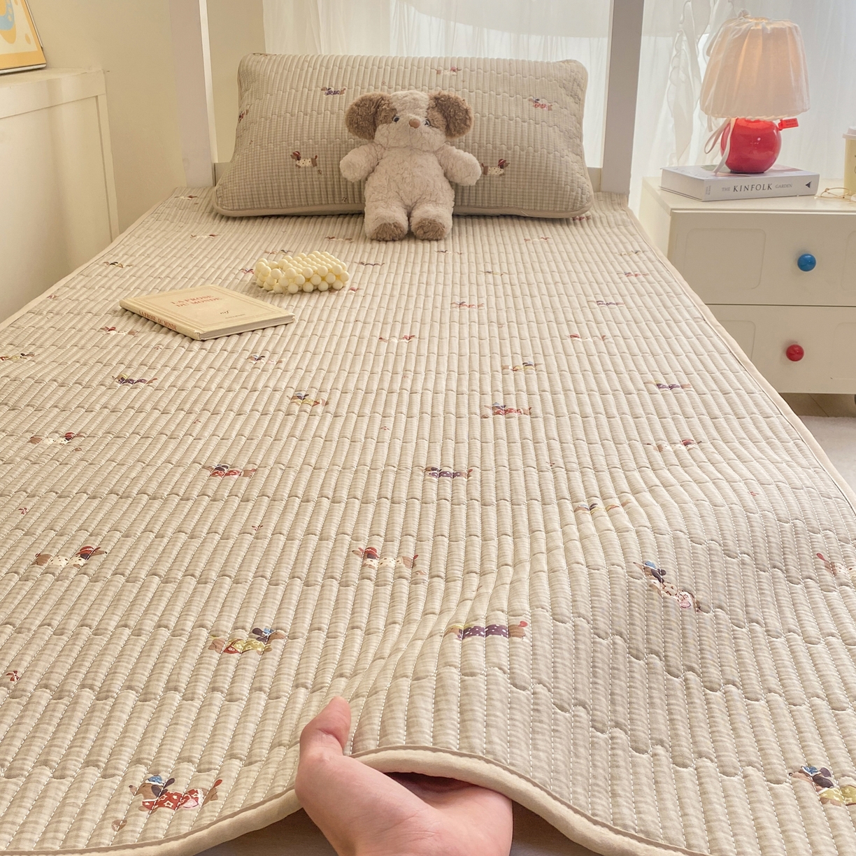 91家纺网 家纺一手货源 找家纺 （总）康纳利 2026新款全棉床盖学生夹棉薄款床盖宿舍上下铺床垫三件套四季通用