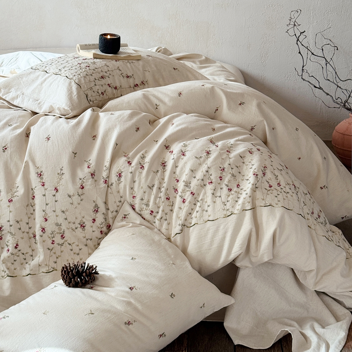 91家纺网 家纺一手货源 找家纺 淑女公社家纺 2026春夏新款竹节棉麻特种绣花四件套 一亩花田