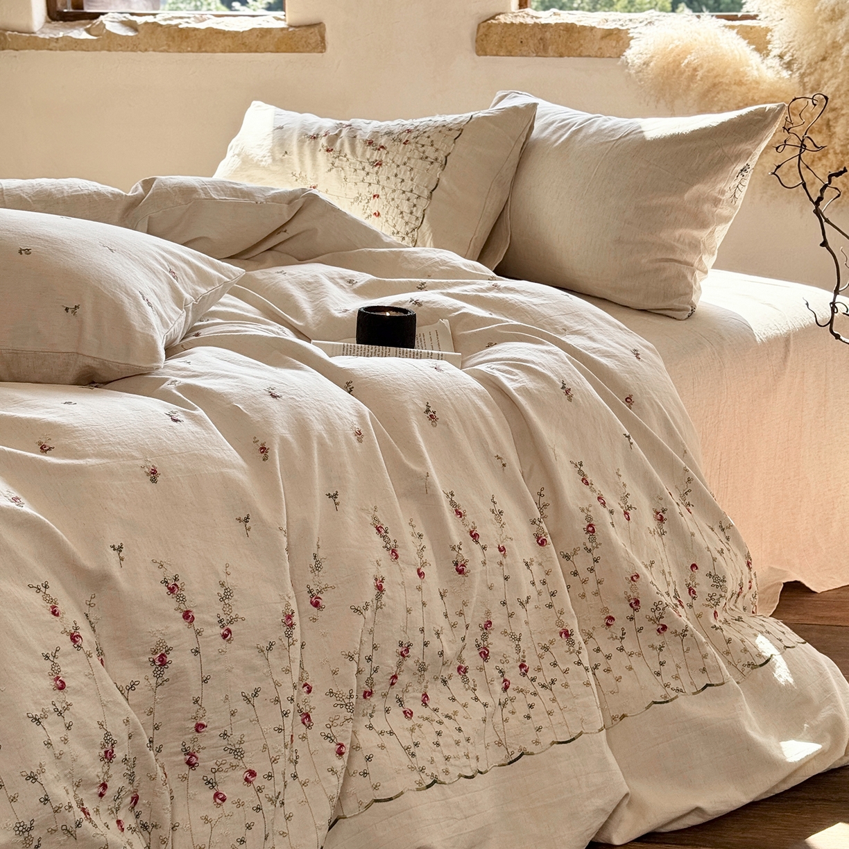 91家纺网 家纺一手货源 找家纺 淑女公社家纺 2026春夏新款竹节棉麻特种绣花四件套 一亩花田