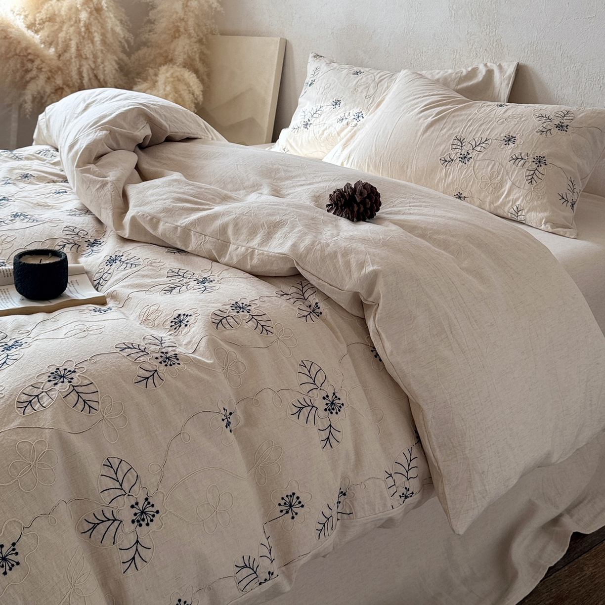 91家纺网 家纺一手货源 找家纺 淑女公社家纺 2026春夏新款竹节棉麻特种绣花四件套 蓝缕花笺