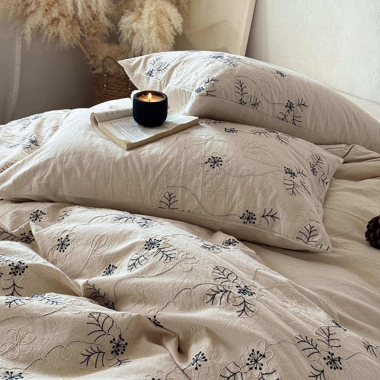 91家纺网 家纺一手货源 找家纺 淑女公社家纺 2026春夏新款竹节棉麻特种绣花四件套 蓝缕花笺