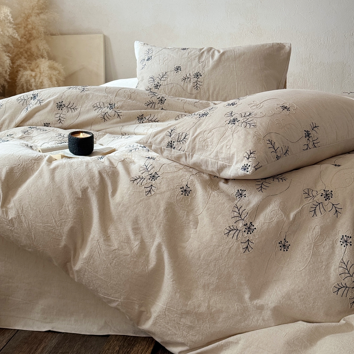 91家纺网 家纺一手货源 找家纺 淑女公社家纺 2026春夏新款竹节棉麻特种绣花四件套 蓝缕花笺