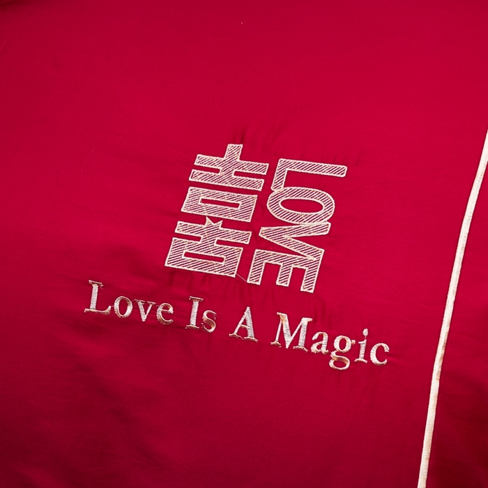 91家纺网 家纺一手货源 找家纺 慕她家纺 2026年磨毛亲肤棉婚庆四件套大红色刺绣结床上用品 一见钟情