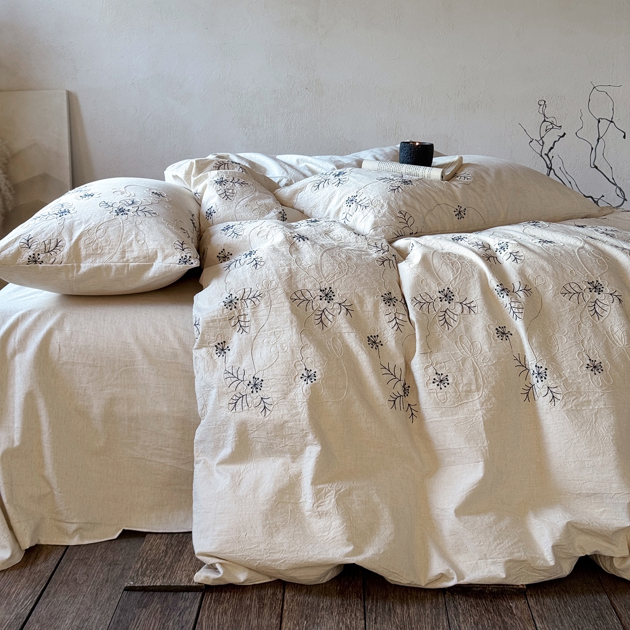 淑女公社家纺 2026春夏新款竹节棉麻特种绣花四件套 蓝缕花笺