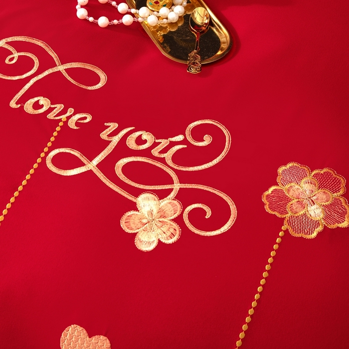 91家纺网 家纺一手货源 找家纺 慕她家纺 2026年磨毛亲肤棉婚庆四件套大红色刺绣结床上用品 天作之合