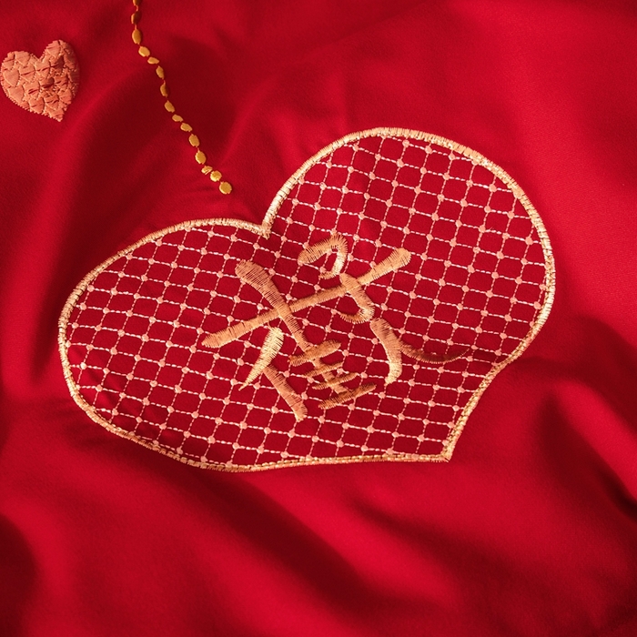 91家纺网 家纺一手货源 找家纺 慕她家纺 2026年磨毛亲肤棉婚庆四件套大红色刺绣结床上用品 天作之合