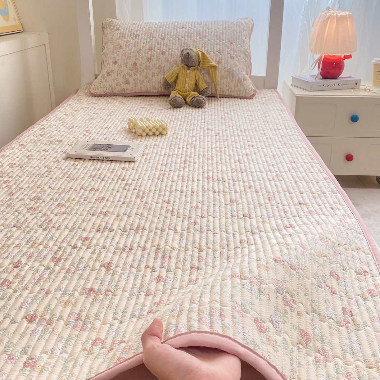 91家纺网 家纺一手货源 找家纺 （总）康纳利 2026新款全棉床盖学生夹棉薄款床盖宿舍上下铺床垫三件套四季通用