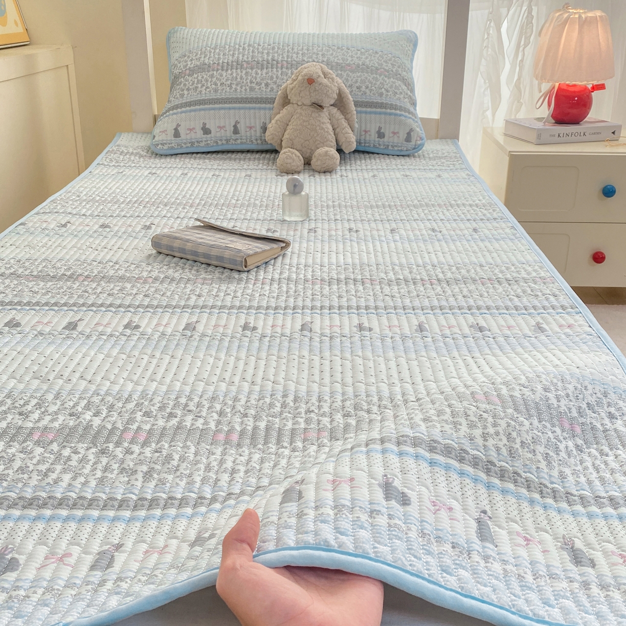 康纳利 2026新款全棉床盖学生夹棉薄款床盖宿舍上下铺床垫三件套四季通用 波点兔