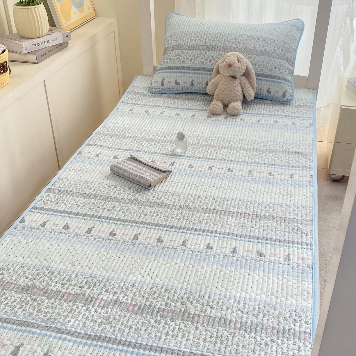 91家纺网 家纺一手货源 找家纺 康纳利 2026新款全棉床盖学生夹棉薄款床盖宿舍上下铺床垫三件套四季通用 波点兔