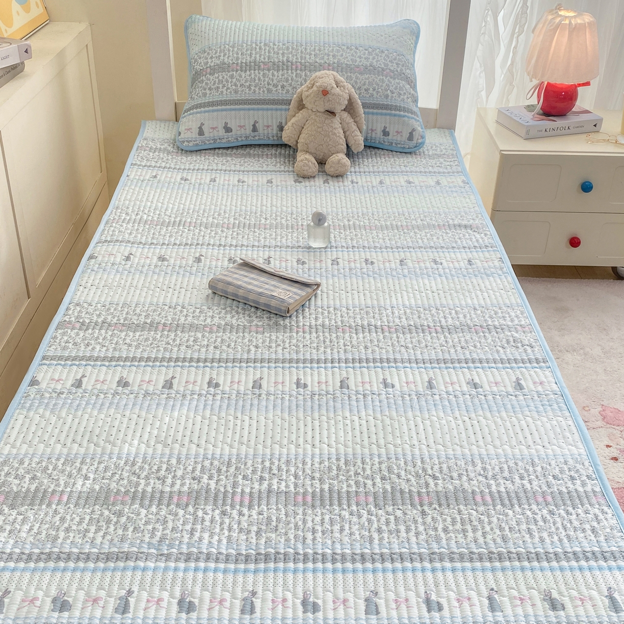 91家纺网 家纺一手货源 找家纺 康纳利 2026新款全棉床盖学生夹棉薄款床盖宿舍上下铺床垫三件套四季通用 波点兔