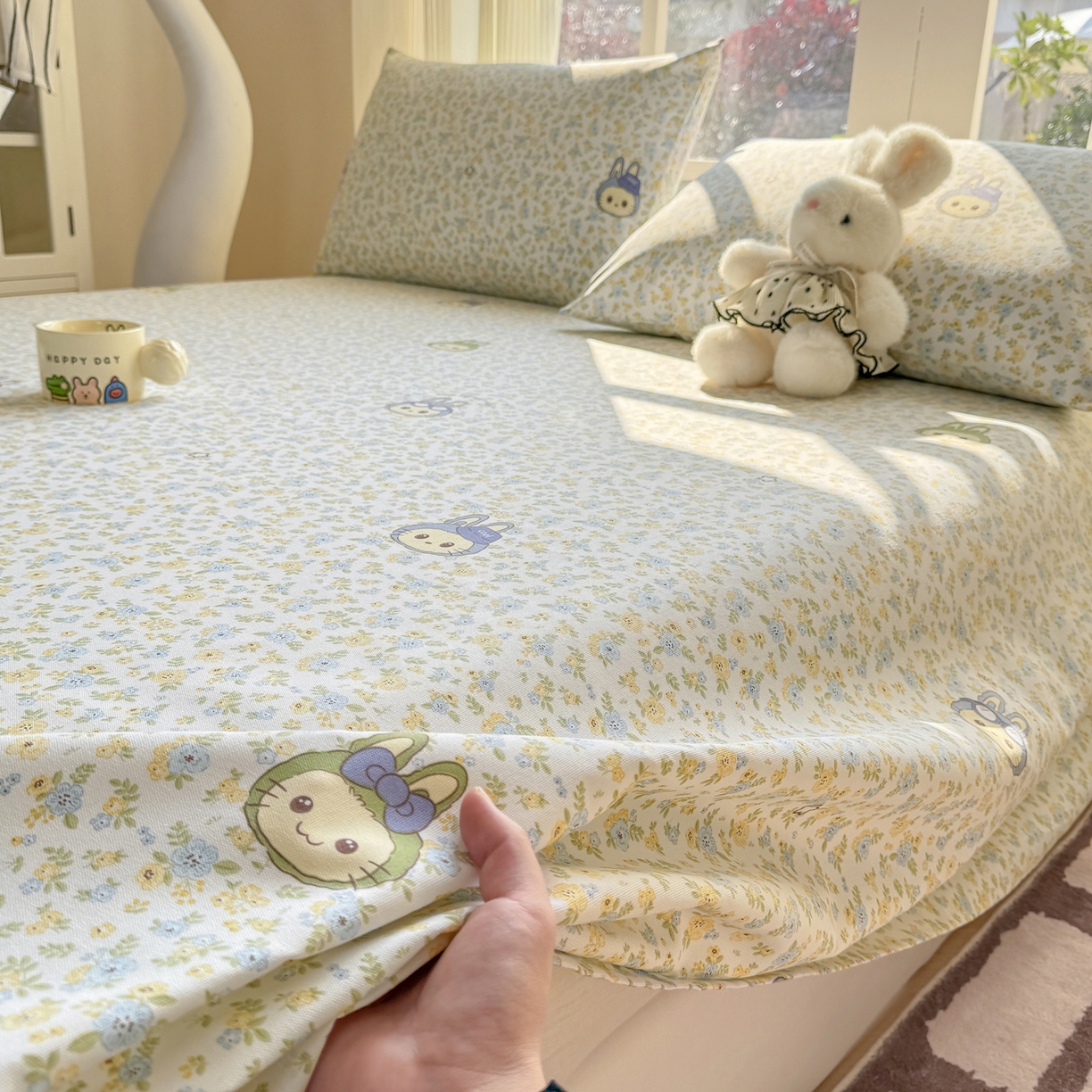 91家纺网 家纺一手货源 找家纺 康纳利 2026新款原棉老粗布透气印花床单 花丛小兔