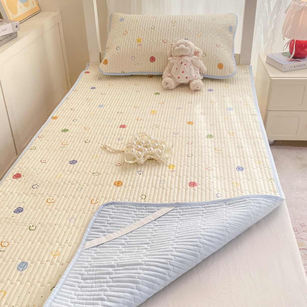 91家纺网 家纺一手货源 找家纺 康纳利 2026新款全棉床盖学生夹棉薄款床盖宿舍上下铺床垫三件套四季通用 彩色波点