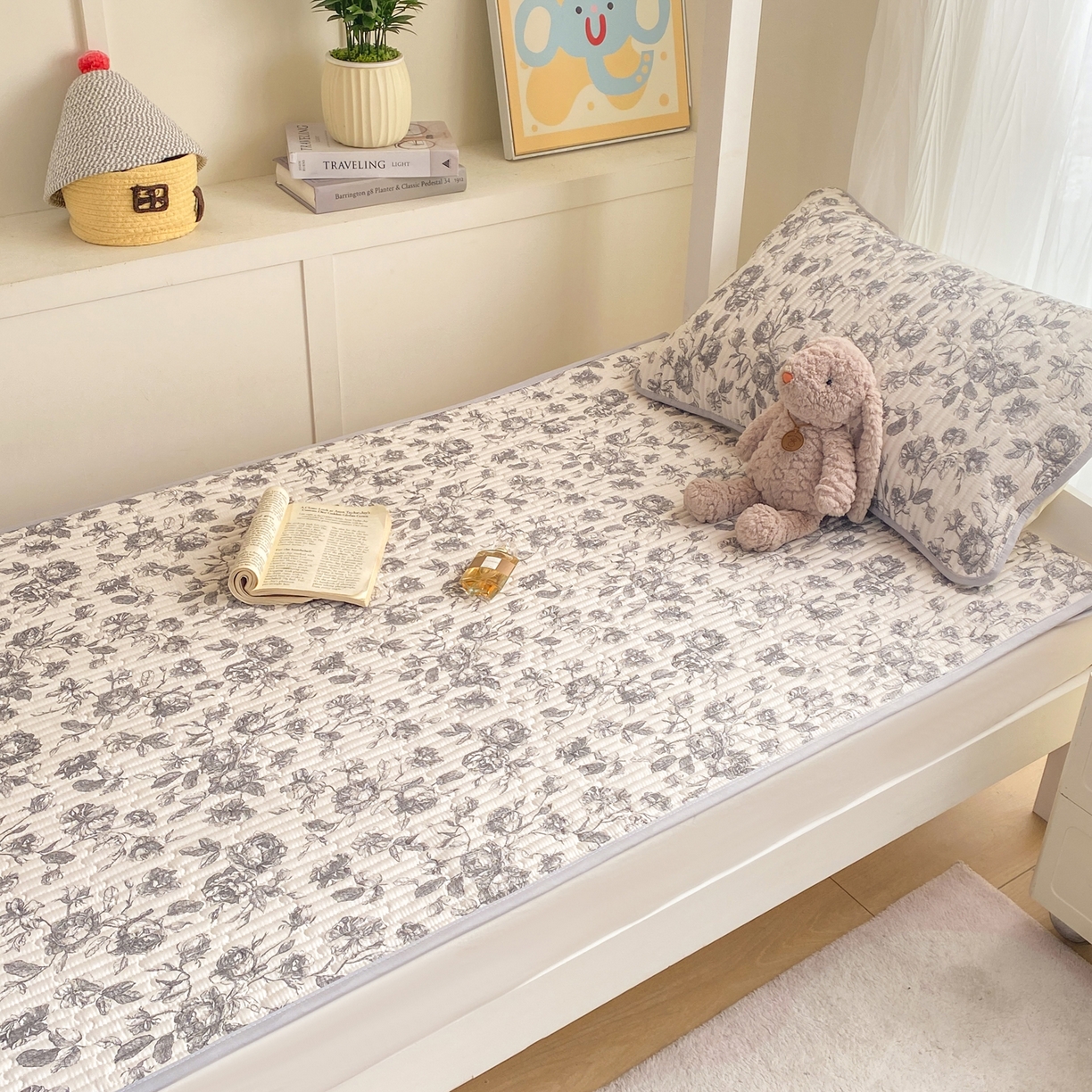 91家纺网 家纺一手货源 找家纺 康纳利 2026新款全棉床盖学生夹棉薄款床盖宿舍上下铺床垫三件套四季通用 春天里