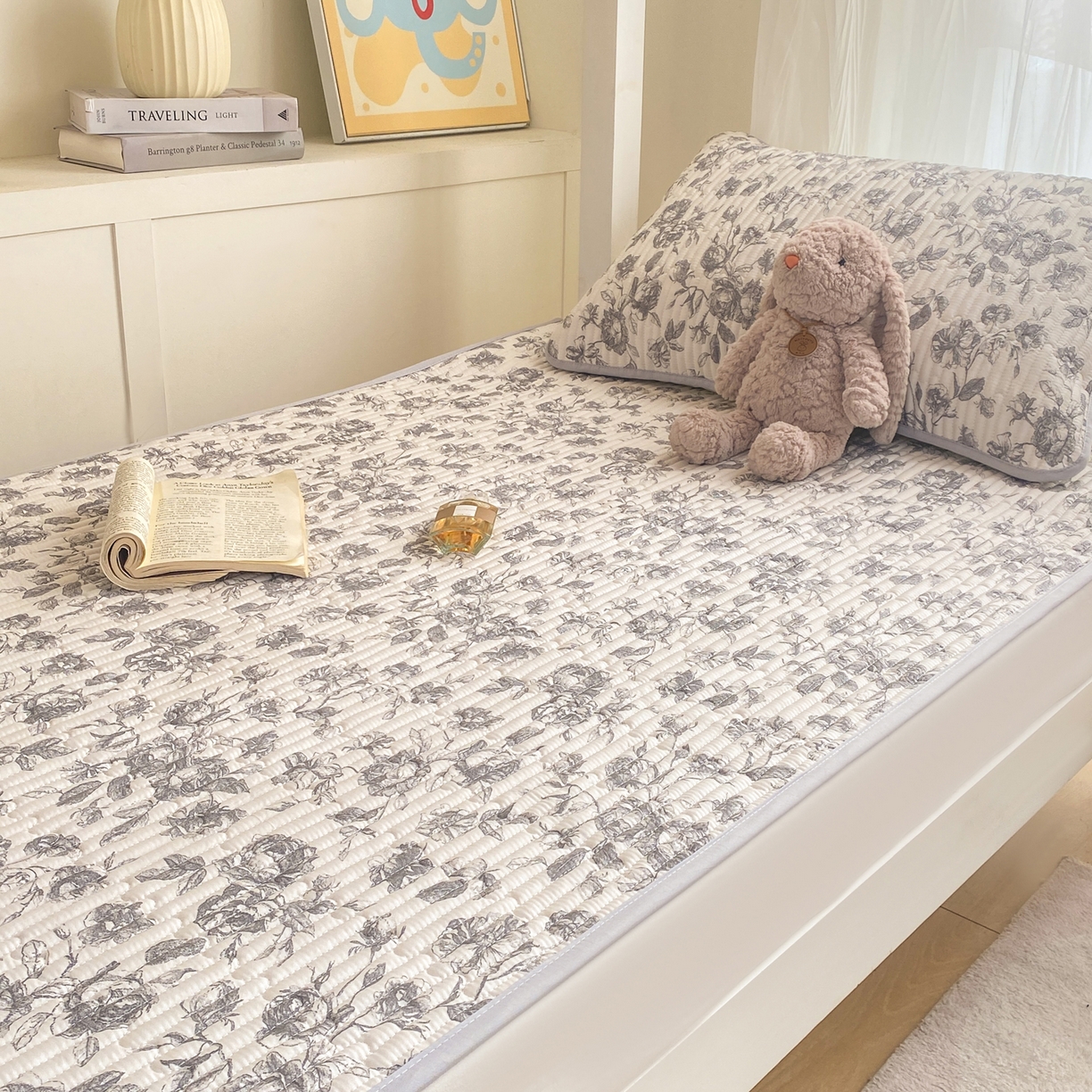 91家纺网 家纺一手货源 找家纺 康纳利 2026新款全棉床盖学生夹棉薄款床盖宿舍上下铺床垫三件套四季通用 春天里