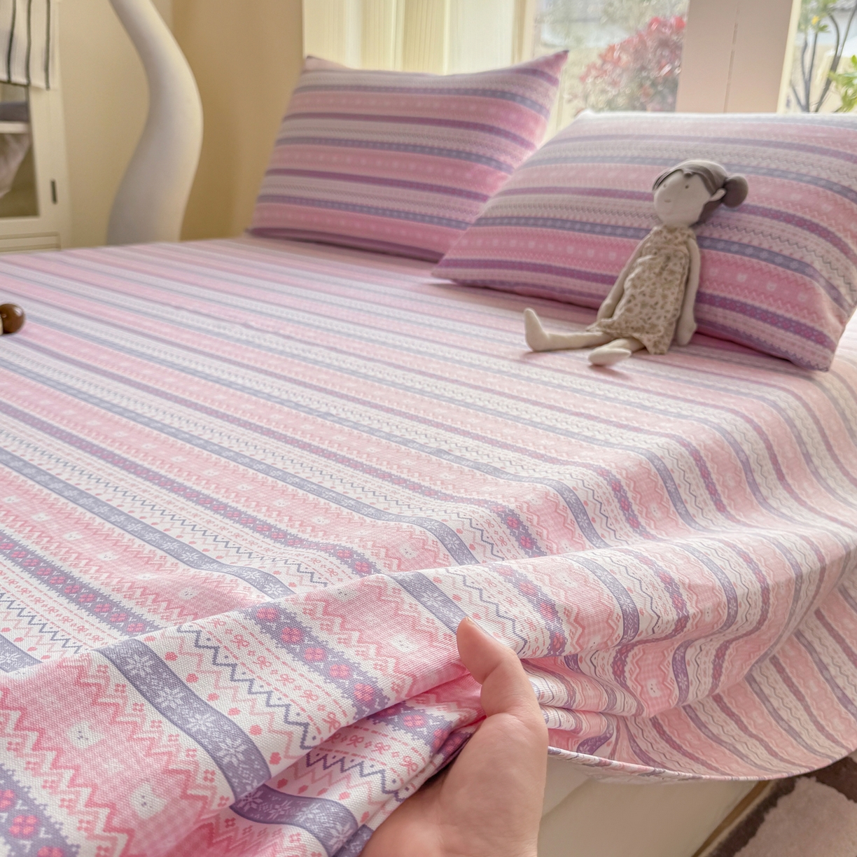 91家纺网 家纺一手货源 找家纺 康纳利 2026新款原棉老粗布透气印花床单 格韵-粉