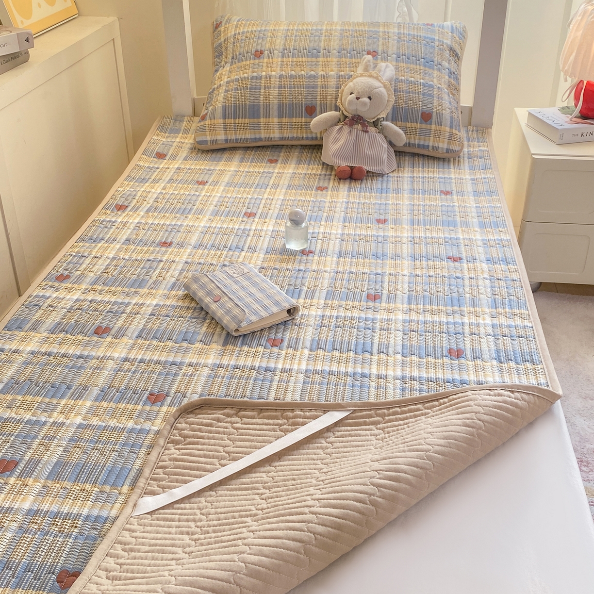 91家纺网 家纺一手货源 找家纺 康纳利 2026新款全棉床盖学生夹棉薄款床盖宿舍上下铺床垫三件套四季通用 格调