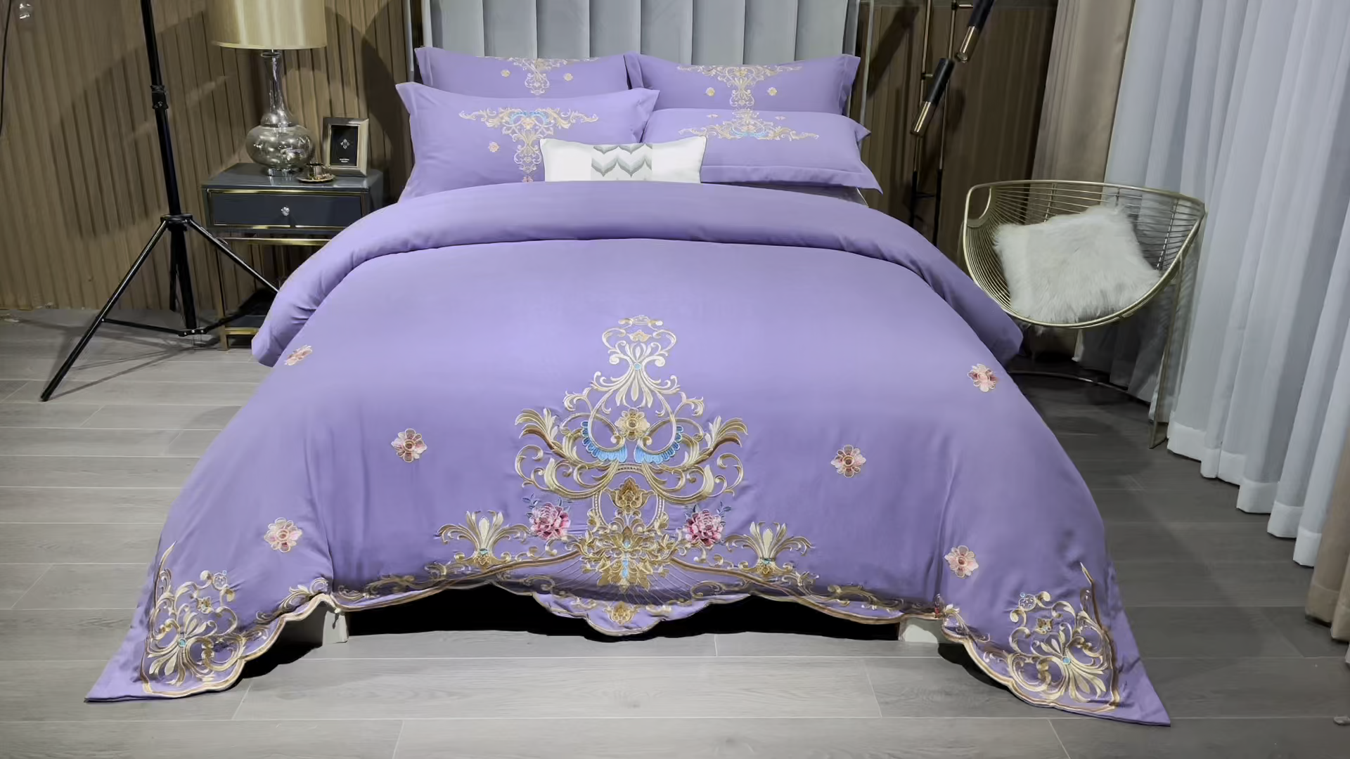 91家纺网 家纺一手货源 找家纺 慕她家纺 2026年磨毛亲肤棉婚庆四件套大红色刺绣结床上用品 盛世庄园 魅力紫