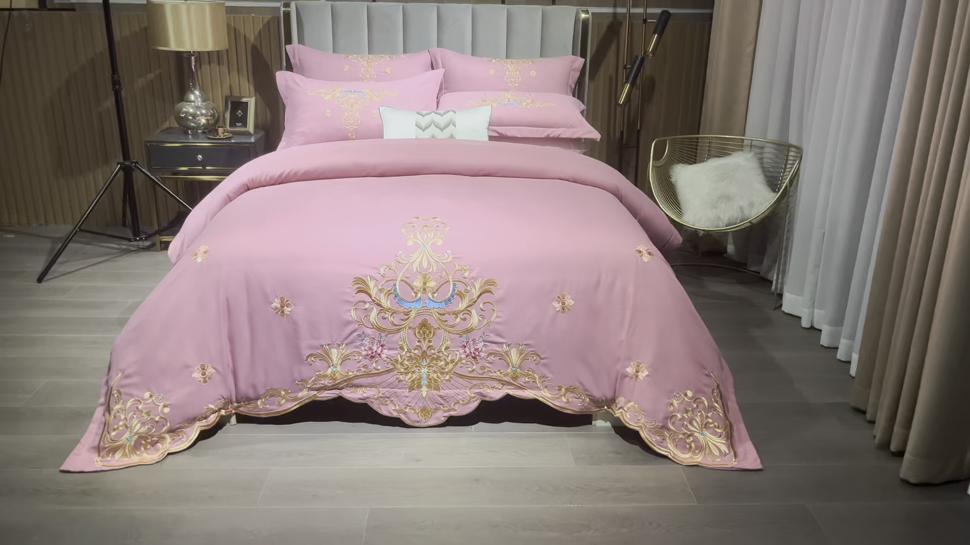 91家纺网 家纺一手货源 找家纺 慕她家纺 2026年磨毛亲肤棉婚庆四件套大红色刺绣结床上用品 盛世庄园 雅豆沙