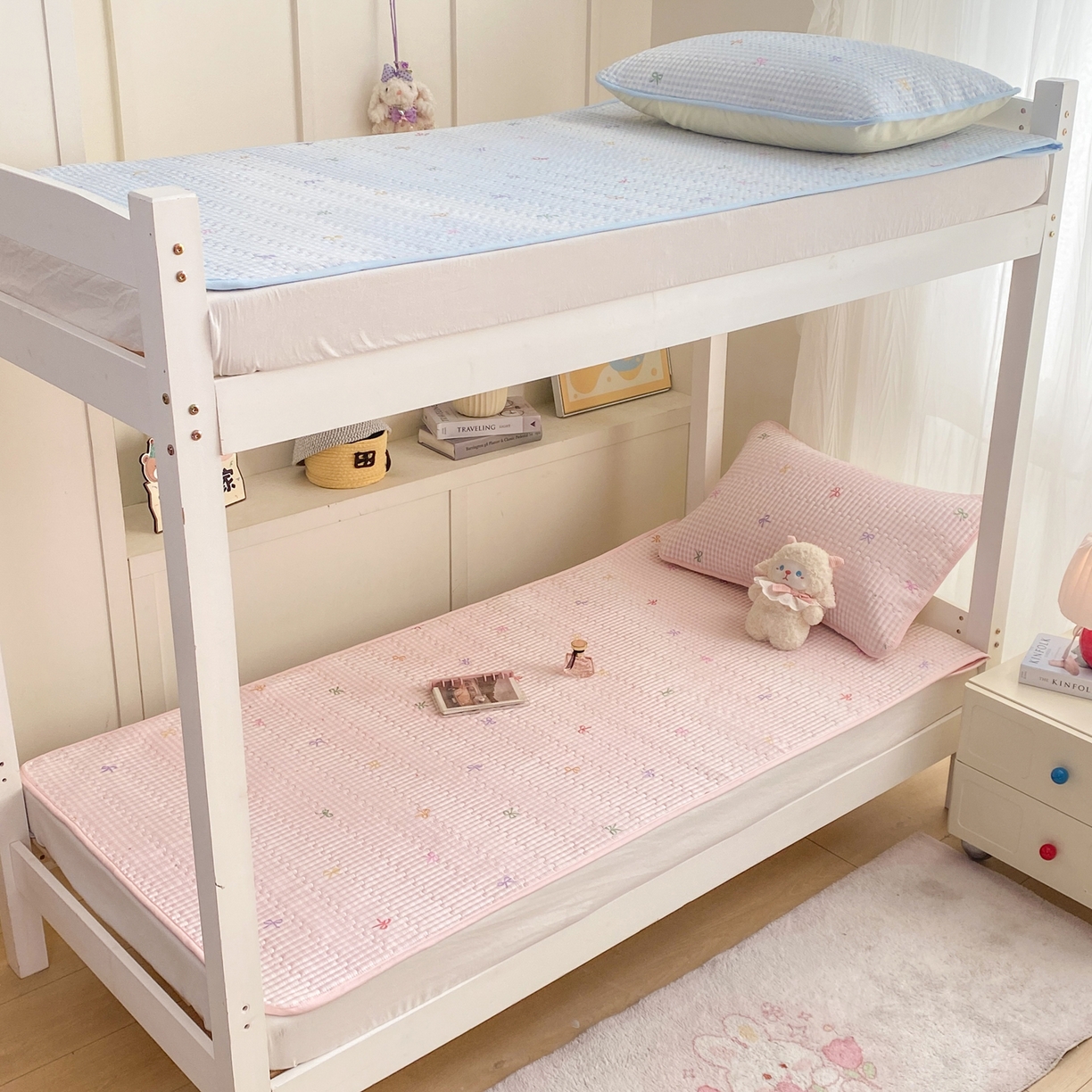 91家纺网 家纺一手货源 找家纺 康纳利 2026新款全棉床盖学生夹棉薄款床盖宿舍上下铺床垫三件套四季通用 蝴蝶结粉