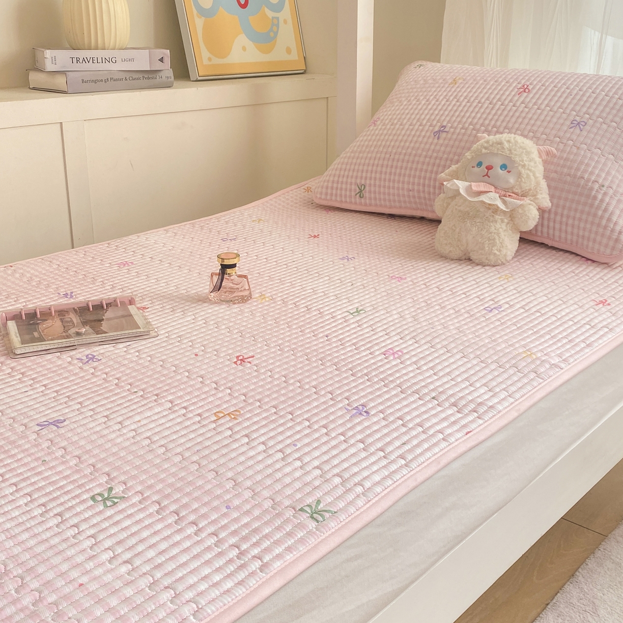 91家纺网 家纺一手货源 找家纺 康纳利 2026新款全棉床盖学生夹棉薄款床盖宿舍上下铺床垫三件套四季通用 蝴蝶结粉