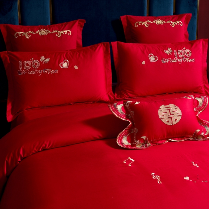 91家纺网 家纺一手货源 找家纺 慕她家纺 2026年磨毛亲肤棉婚庆四件套大红色刺绣结床上用品 两心相悦