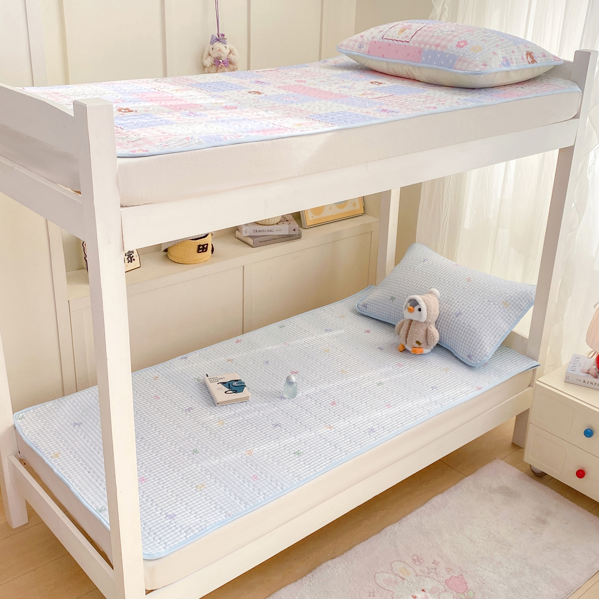 91家纺网 家纺一手货源 找家纺 康纳利 2026新款全棉床盖学生夹棉薄款床盖宿舍上下铺床垫三件套四季通用 蝴蝶结蓝