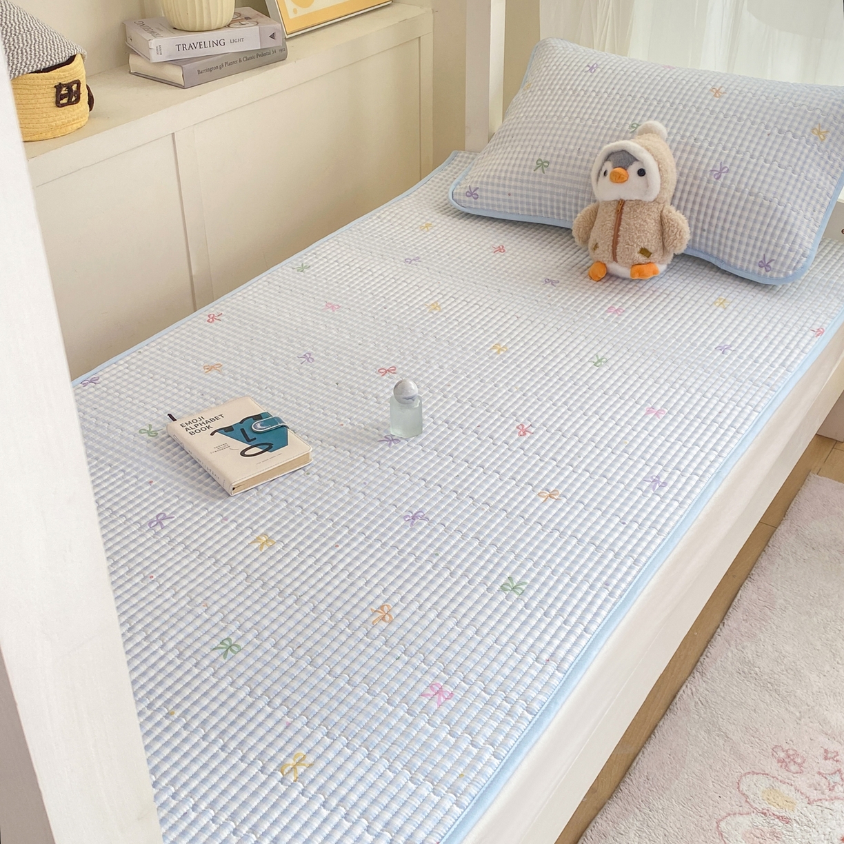 91家纺网 家纺一手货源 找家纺 康纳利 2026新款全棉床盖学生夹棉薄款床盖宿舍上下铺床垫三件套四季通用 蝴蝶结蓝